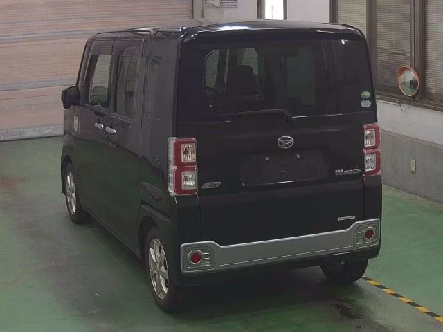 DAIHATSU WAKE
