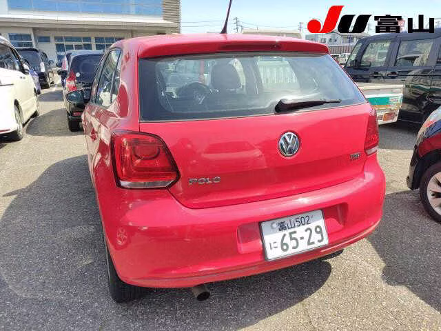 VOLKSWAGEN POLO