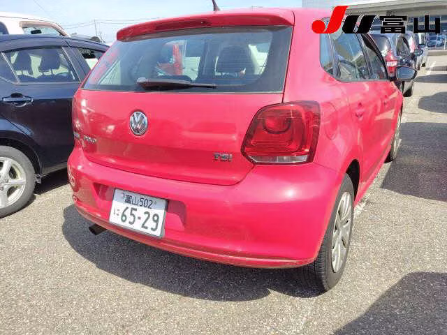 VOLKSWAGEN POLO
