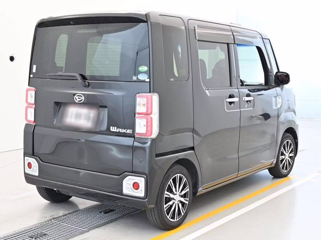 DAIHATSU WAKE