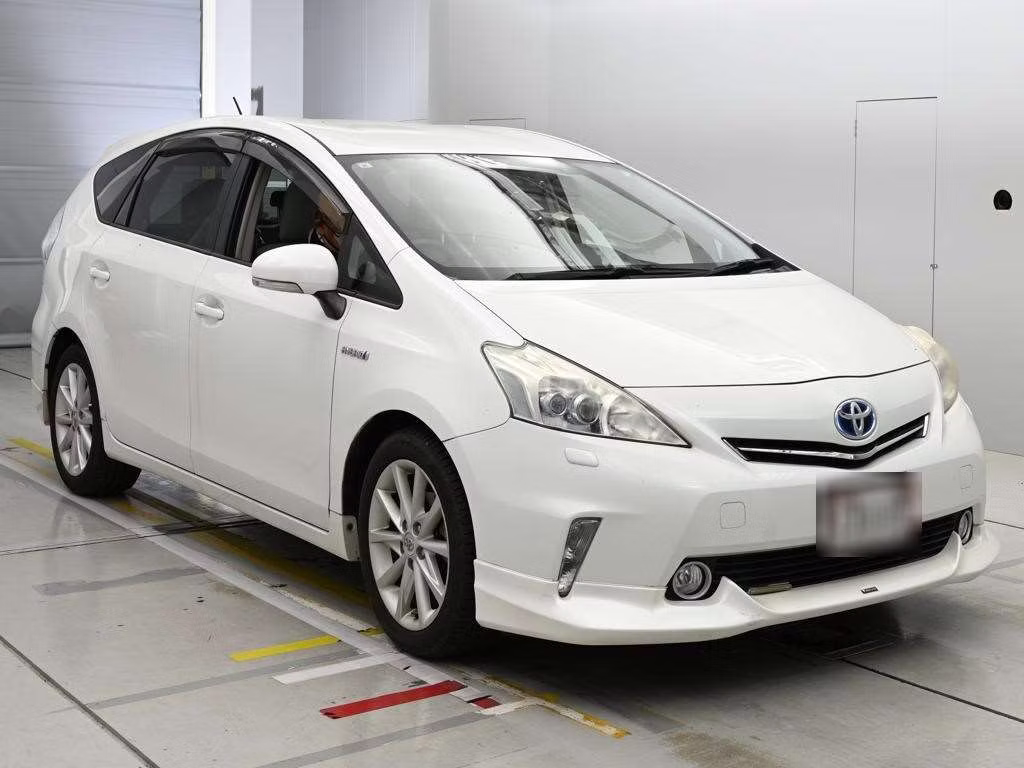 TOYOTA PRIUS ALPHA