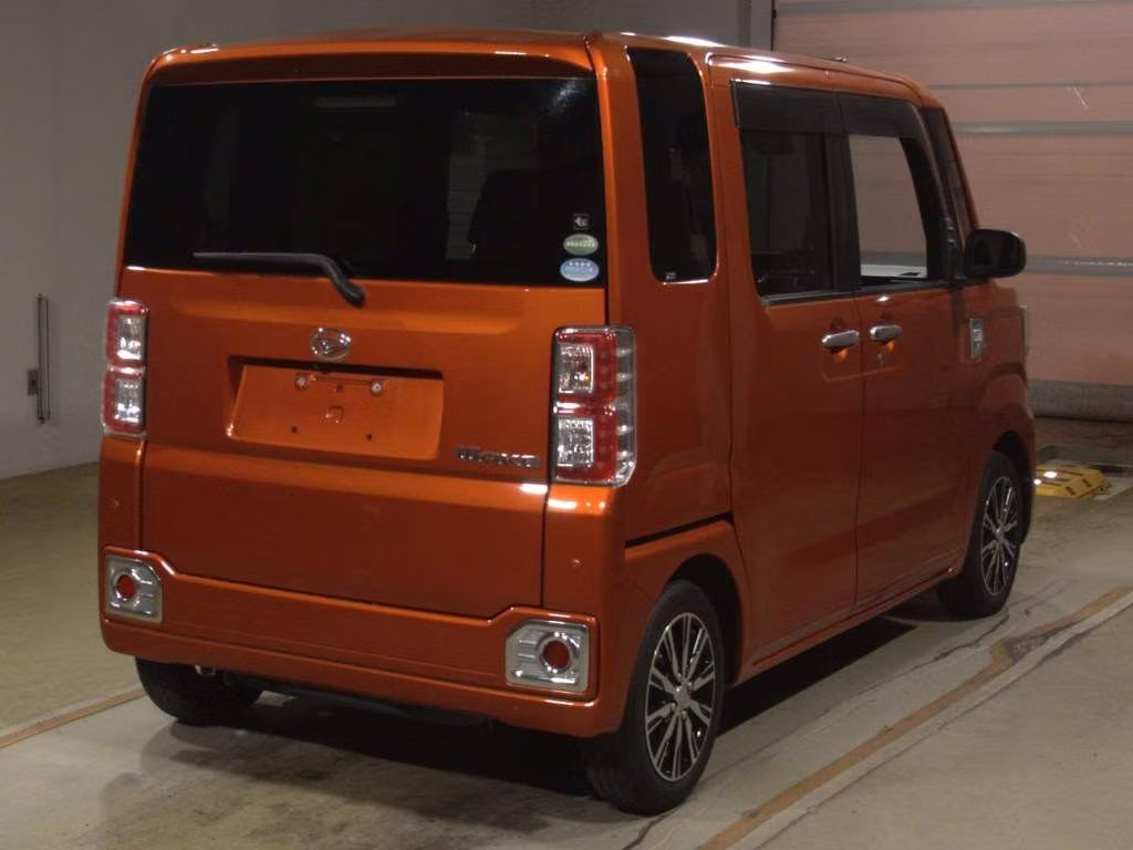 DAIHATSU WAKE