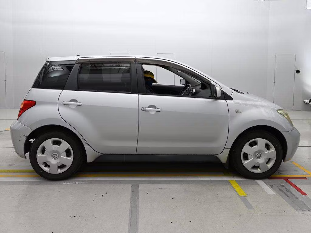 TOYOTA IST