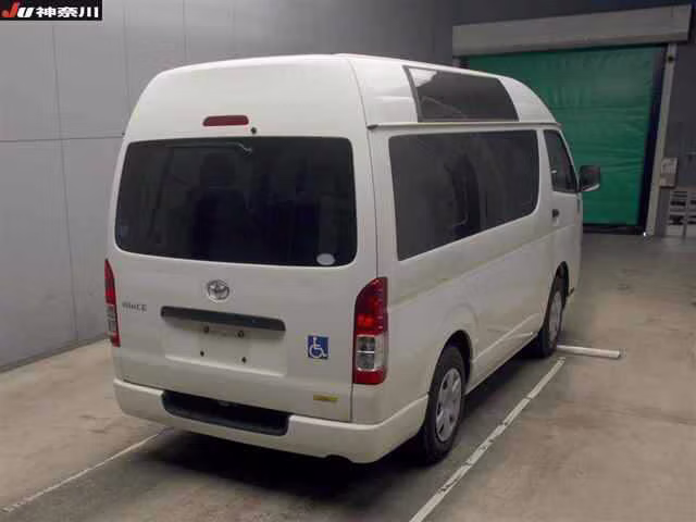 TOYOTA REGIUS ACE