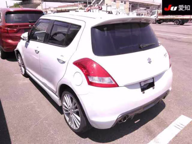 SUZUKI SWIFT