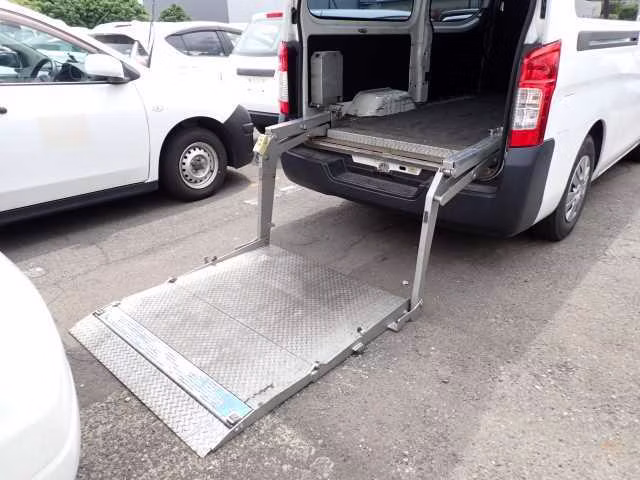 NISSAN NV350 CARAVAN
