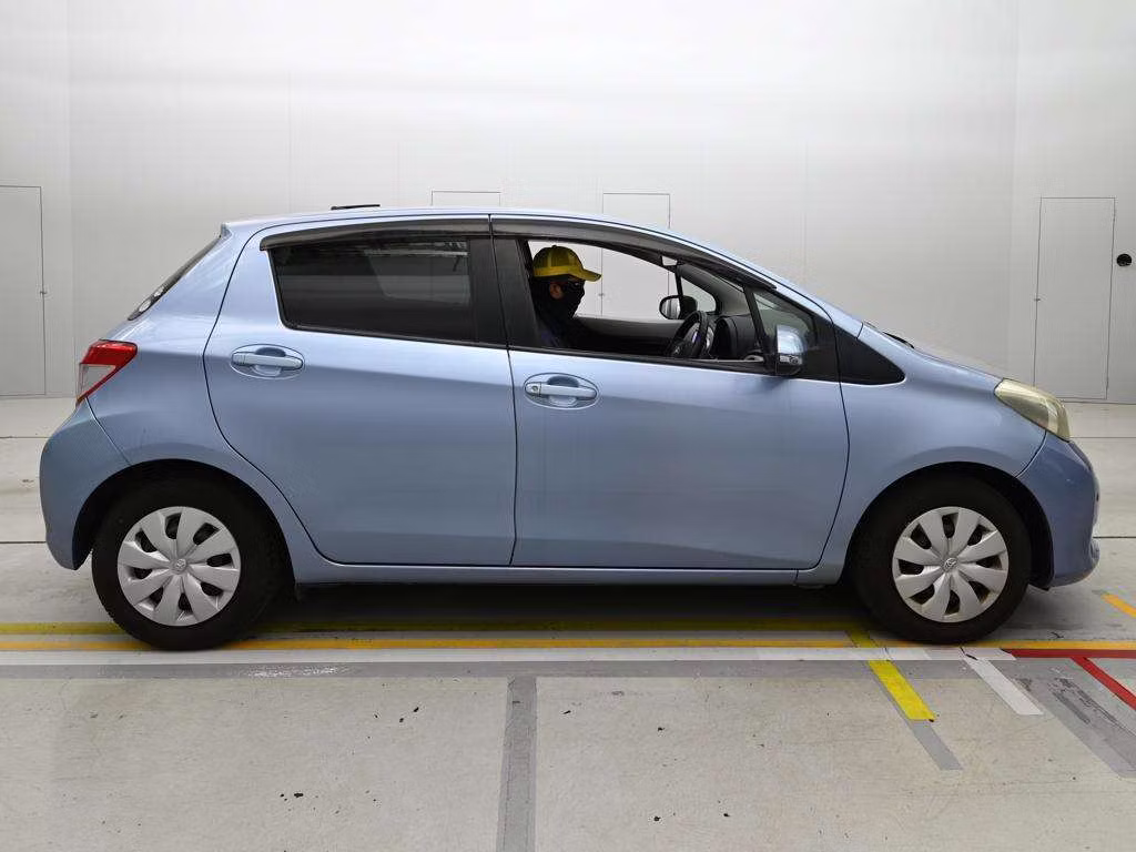 TOYOTA VITZ