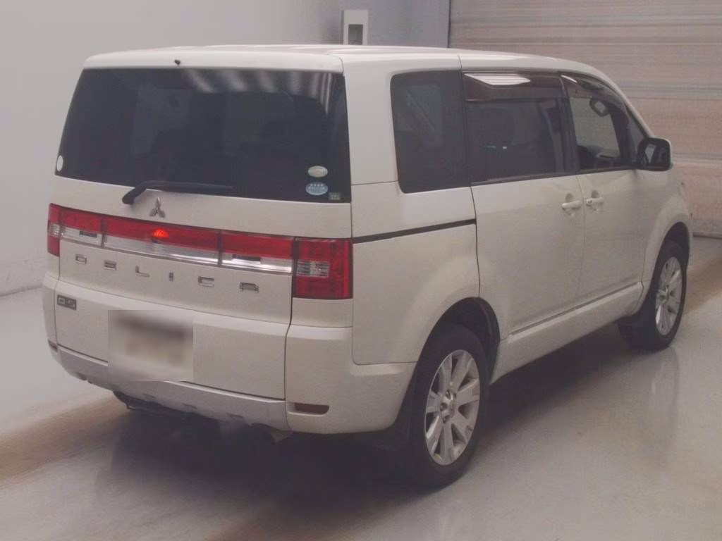 MITSUBISHI DELICA D:5