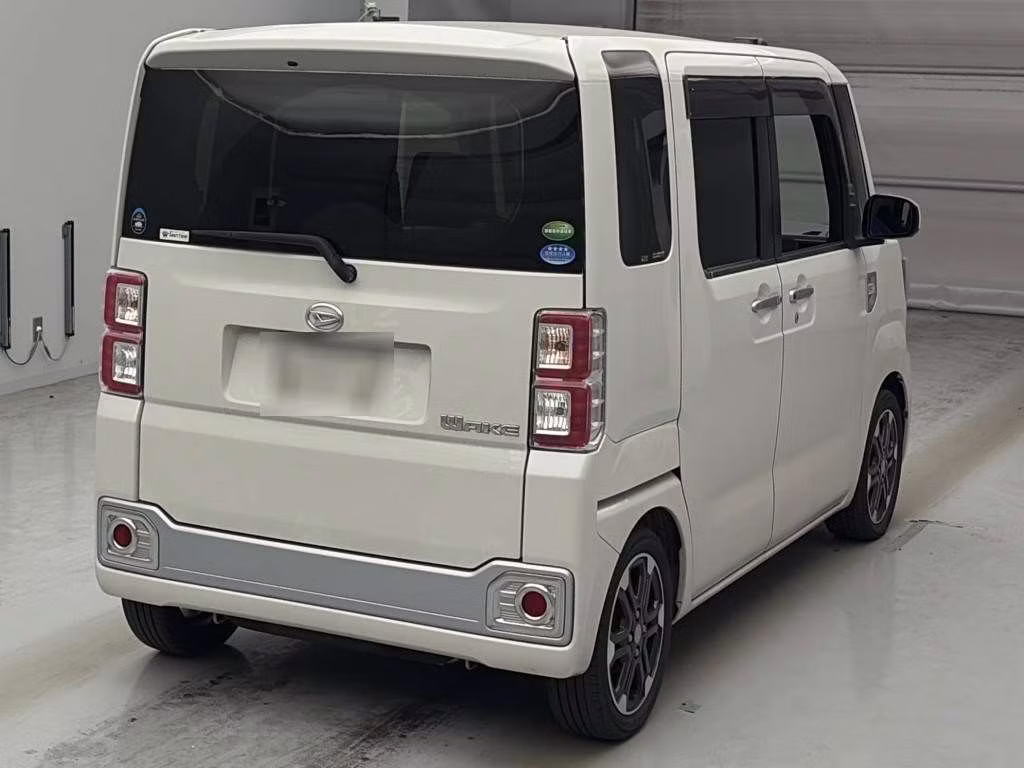DAIHATSU WAKE