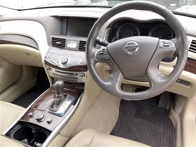NISSAN FUGA