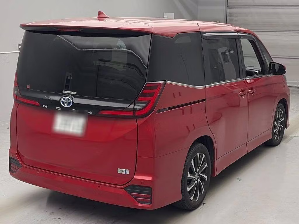 TOYOTA NOAH