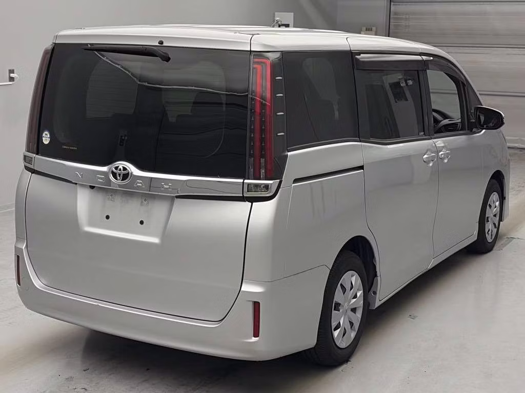 TOYOTA NOAH