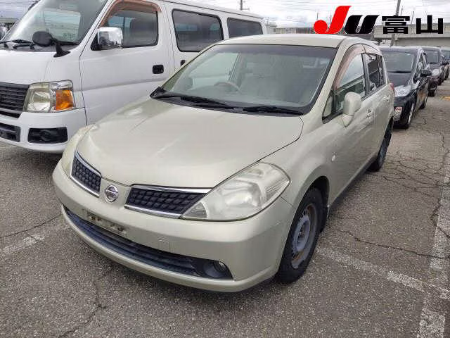 NISSAN TIIDA