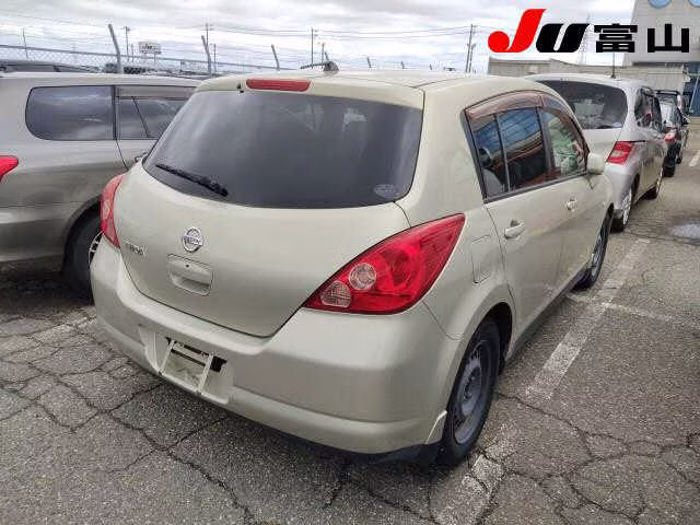 NISSAN TIIDA