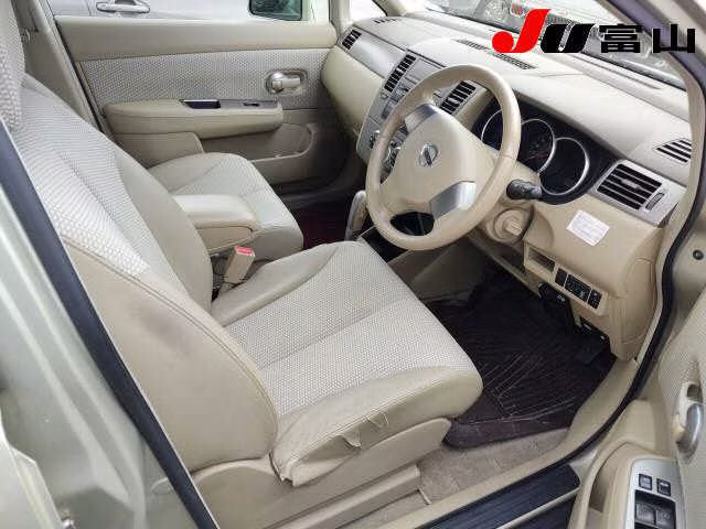 NISSAN TIIDA