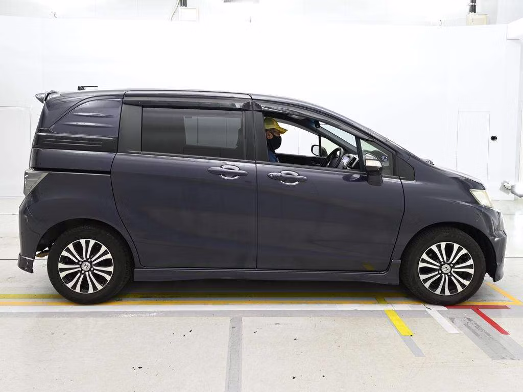 HONDA FREED SPIKE