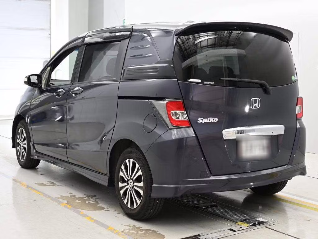 HONDA FREED SPIKE