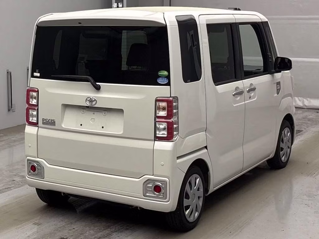 TOYOTA PIXIS MEGA