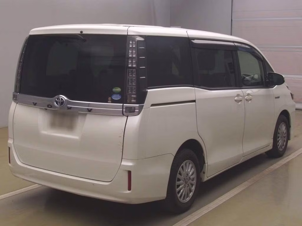 TOYOTA VOXY