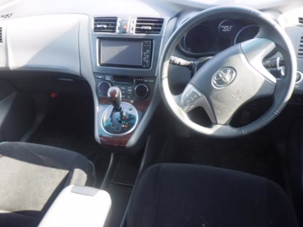 TOYOTA MARK X ZIO