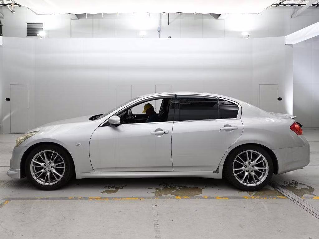NISSAN SKYLINE