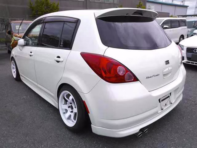NISSAN TIIDA