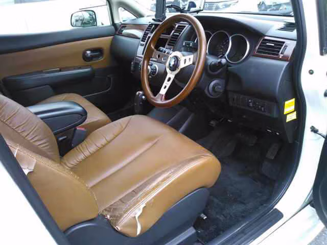 NISSAN TIIDA
