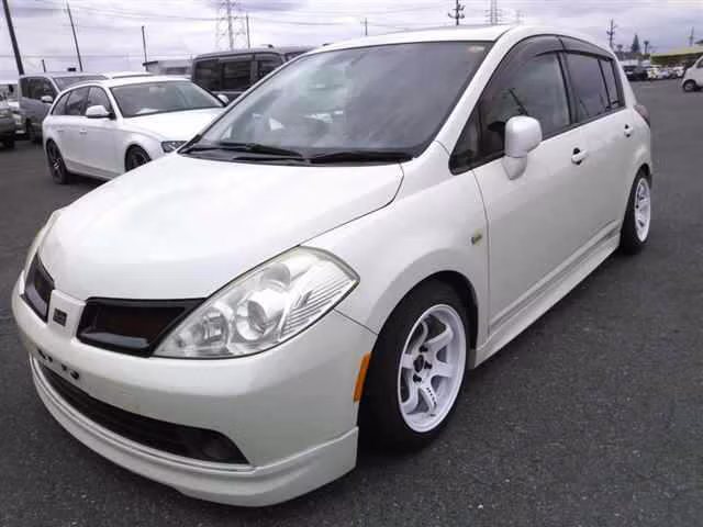 NISSAN TIIDA