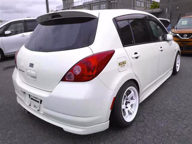NISSAN TIIDA