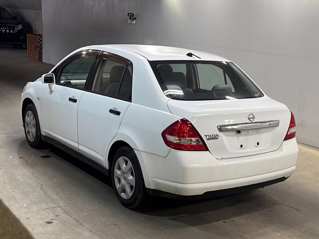 NISSAN TIIDA LATIO