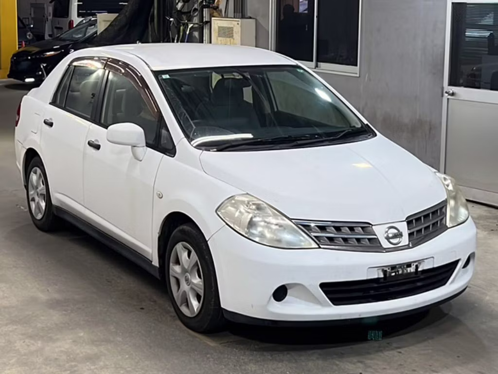 NISSAN TIIDA LATIO