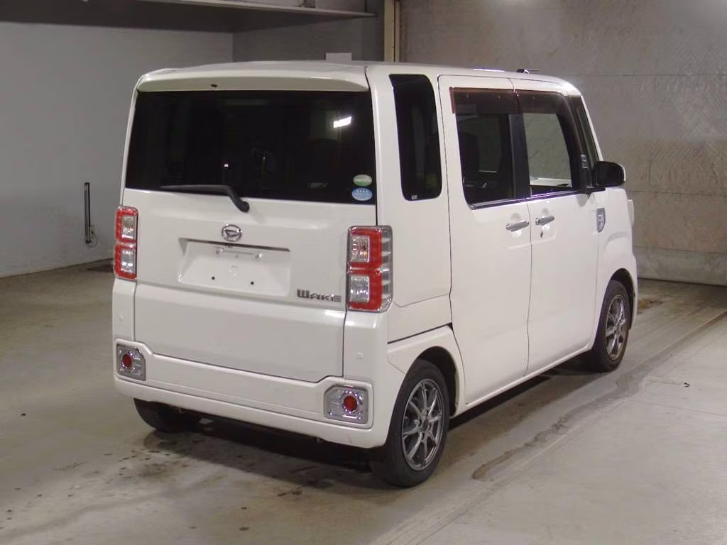 DAIHATSU WAKE