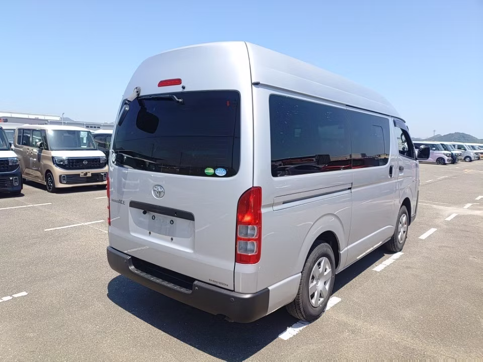 TOYOTA REGIUS ACE