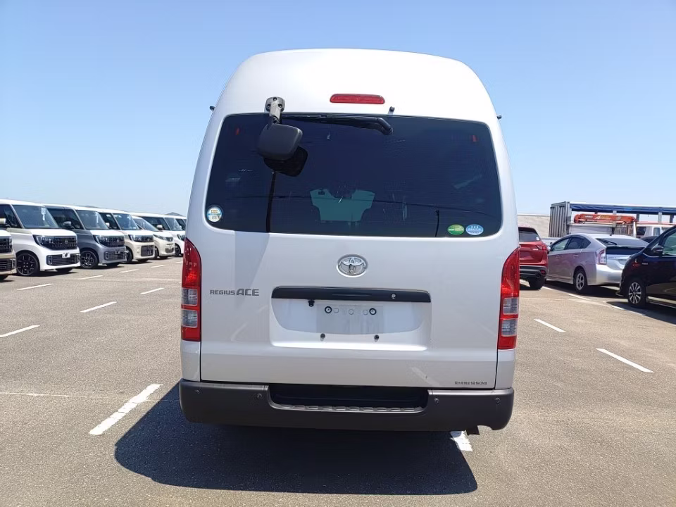 TOYOTA REGIUS ACE