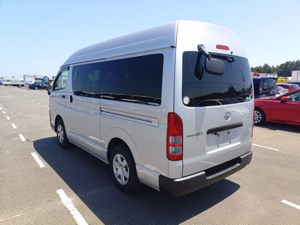 TOYOTA REGIUS ACE
