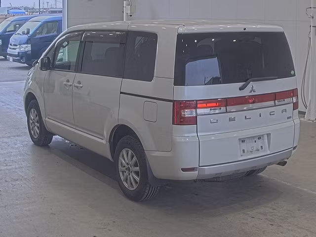 MITSUBISHI DELICA D:5