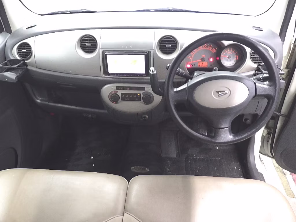 DAIHATSU MOVE LATTE