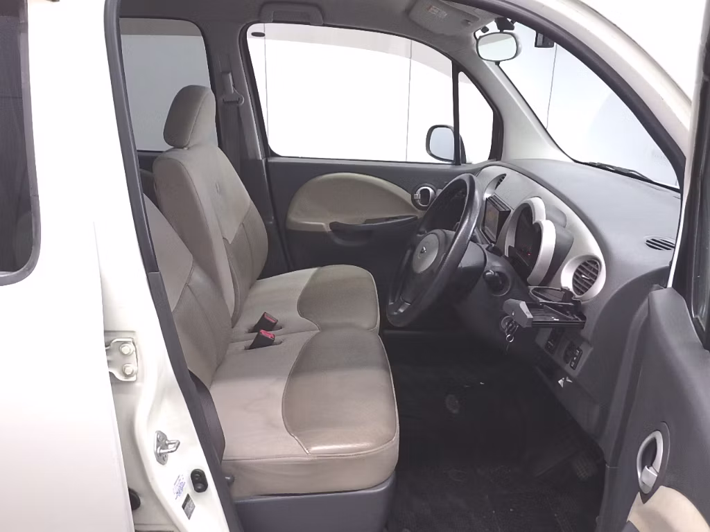 DAIHATSU MOVE LATTE