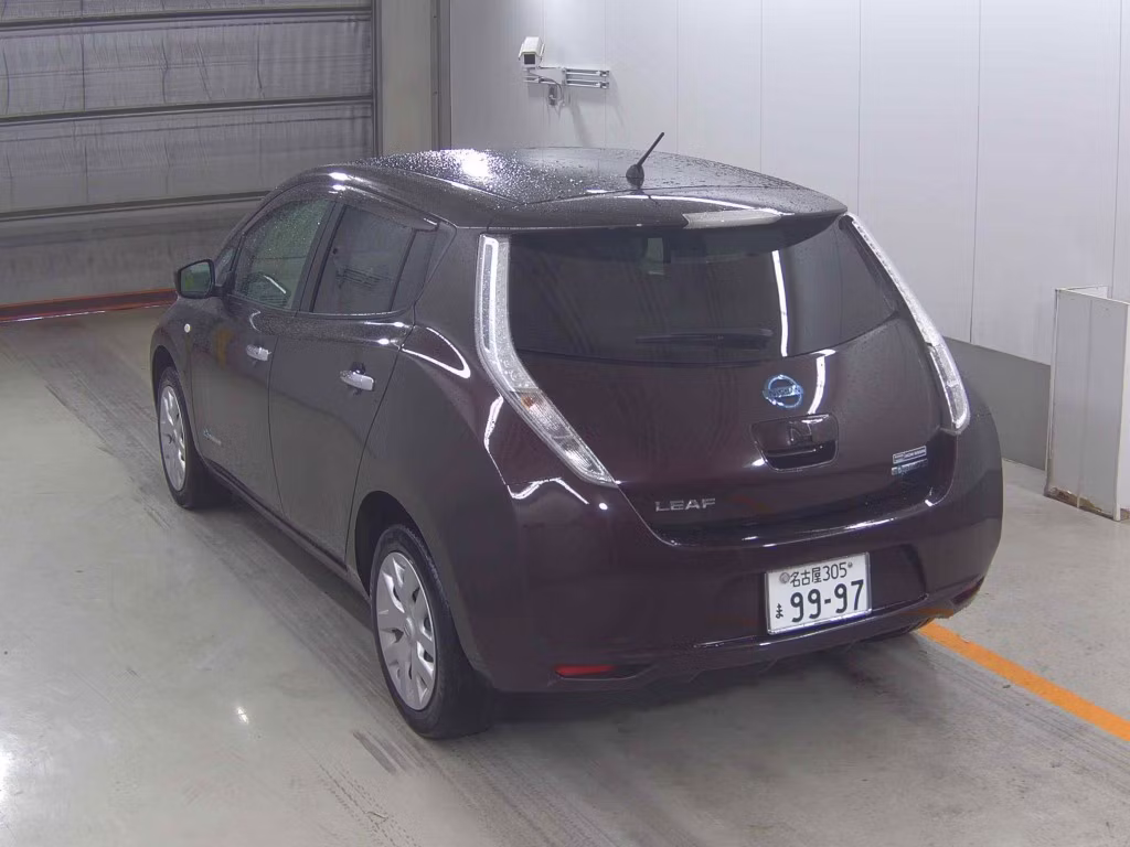NISSAN LEAF