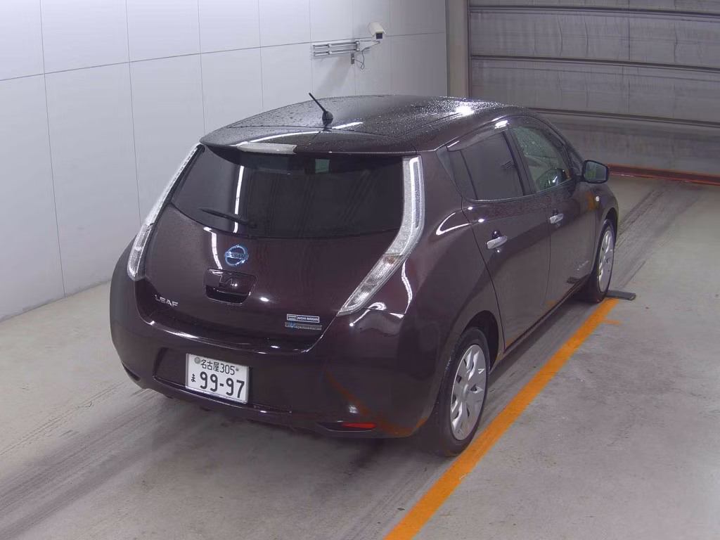 NISSAN LEAF