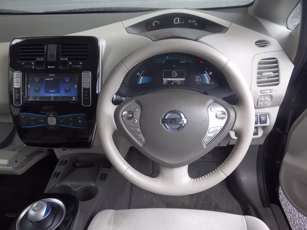NISSAN LEAF