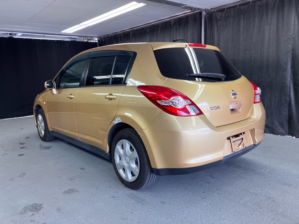 NISSAN TIIDA