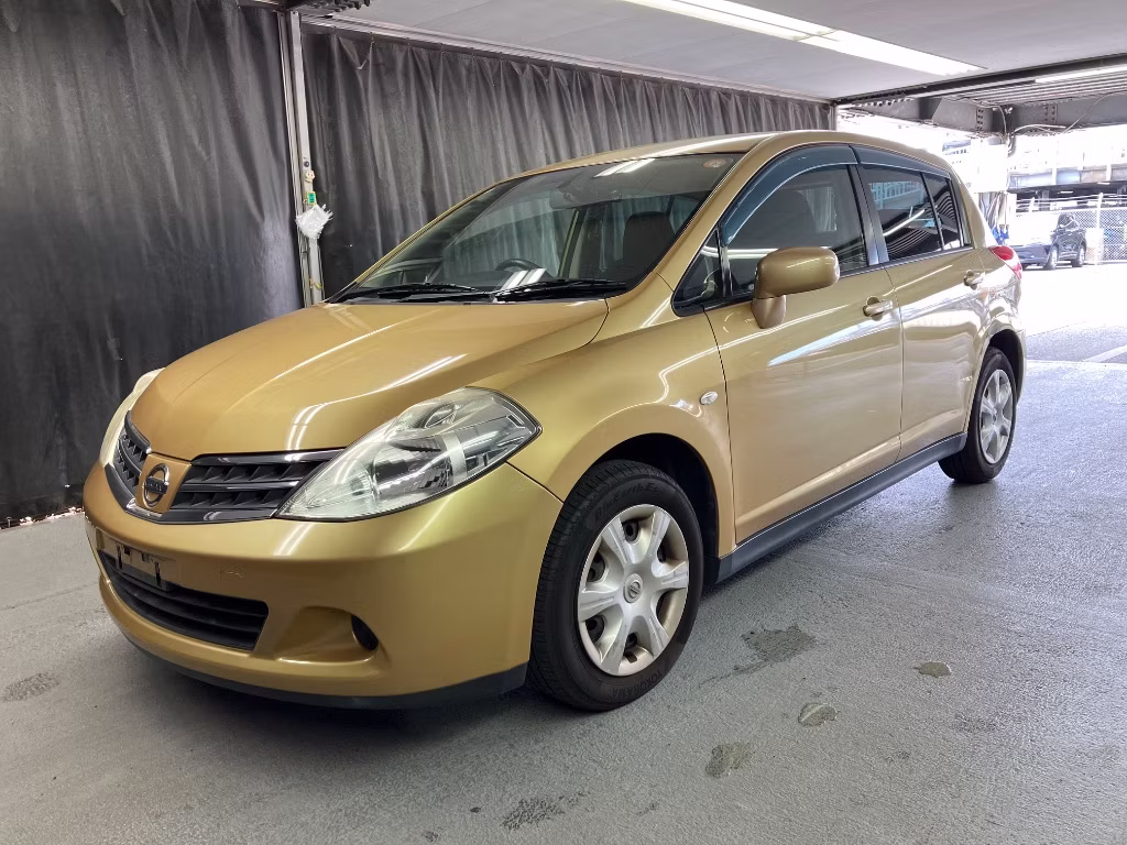 NISSAN TIIDA