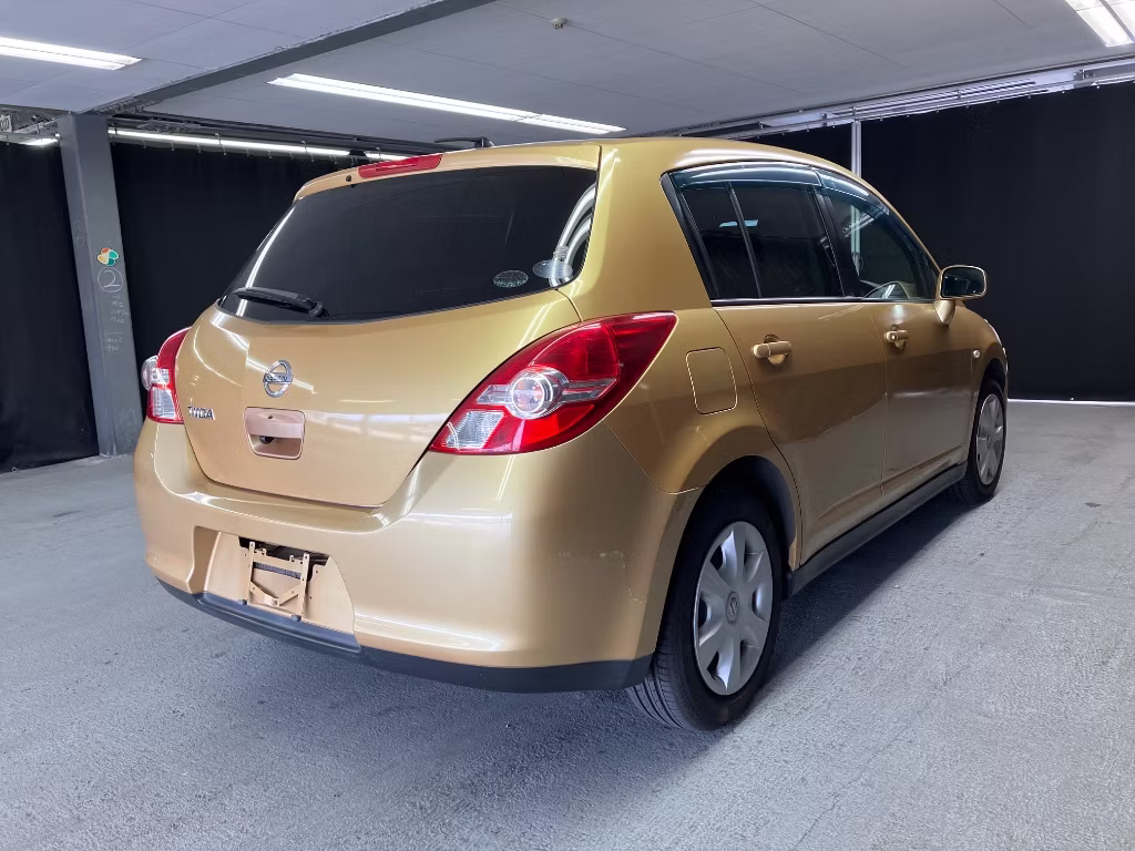 NISSAN TIIDA