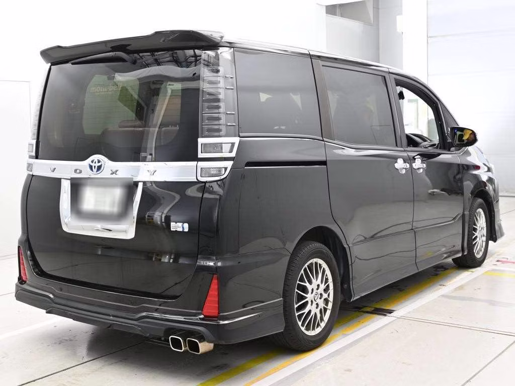 TOYOTA VOXY