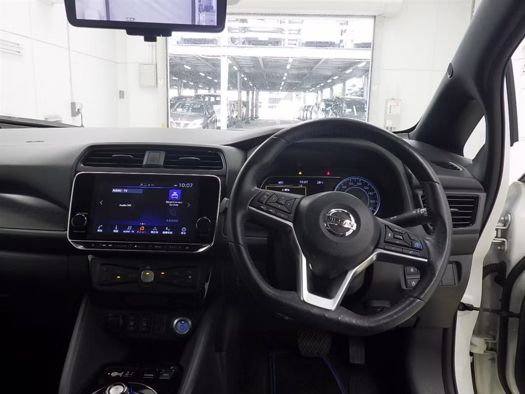 NISSAN LEAF