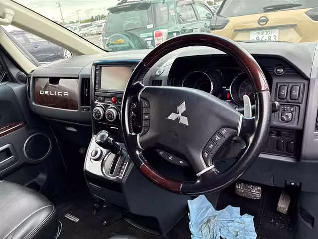 MITSUBISHI DELICA D:5