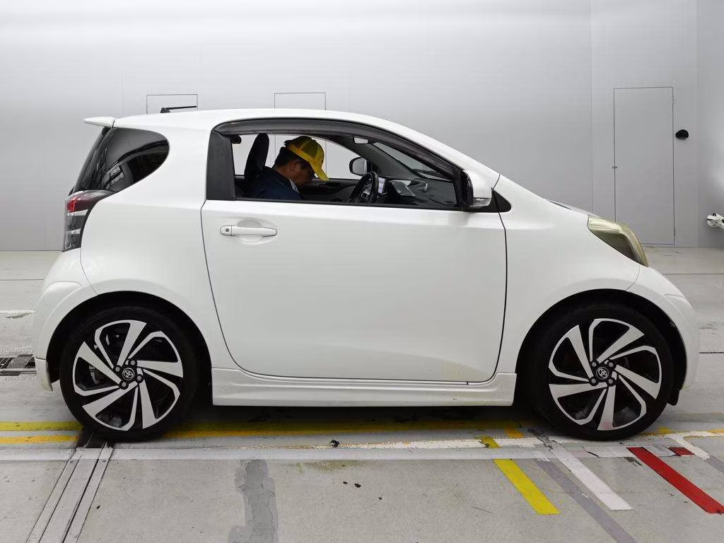 TOYOTA IQ