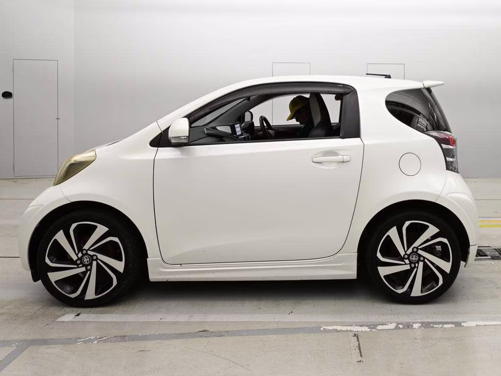 TOYOTA IQ