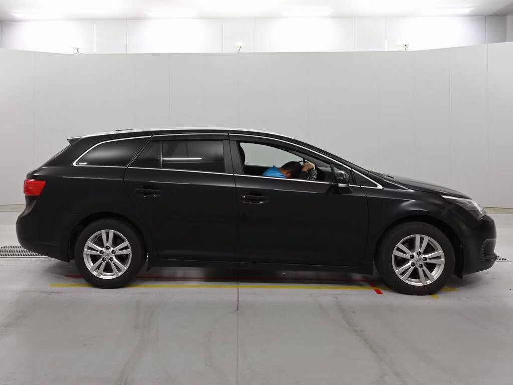 TOYOTA AVENSIS
